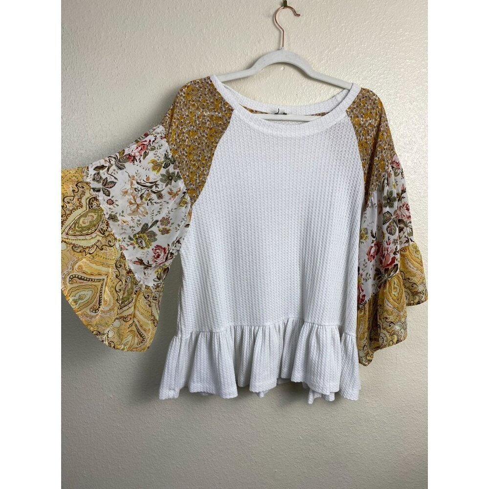 UMGEE Floral Paisley Boho Henley Top Women‎ Size Medium Flare sleeve Peasant